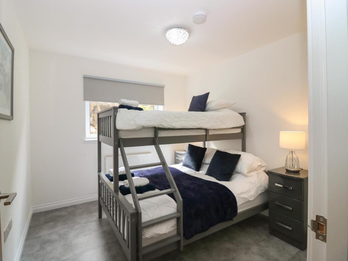 Ocean View Apartment Банф Екстериор снимка