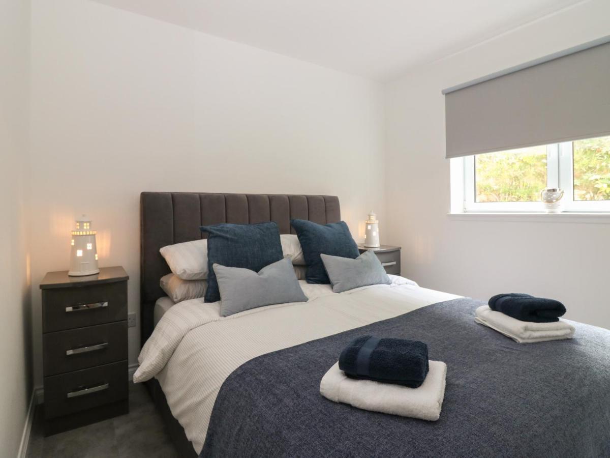 Ocean View Apartment Банф Екстериор снимка