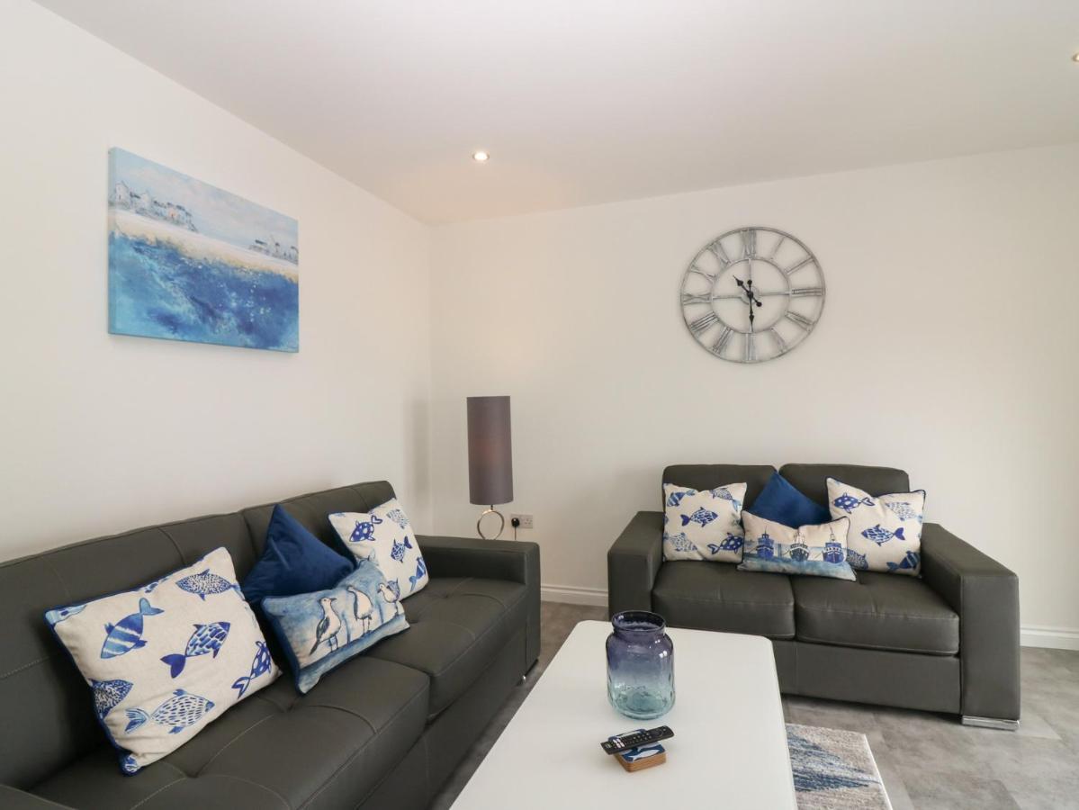 Ocean View Apartment Банф Екстериор снимка