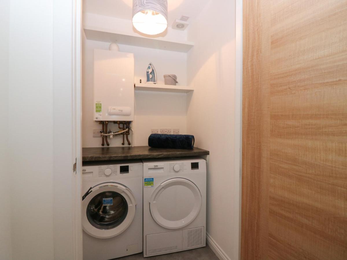 Ocean View Apartment Банф Екстериор снимка