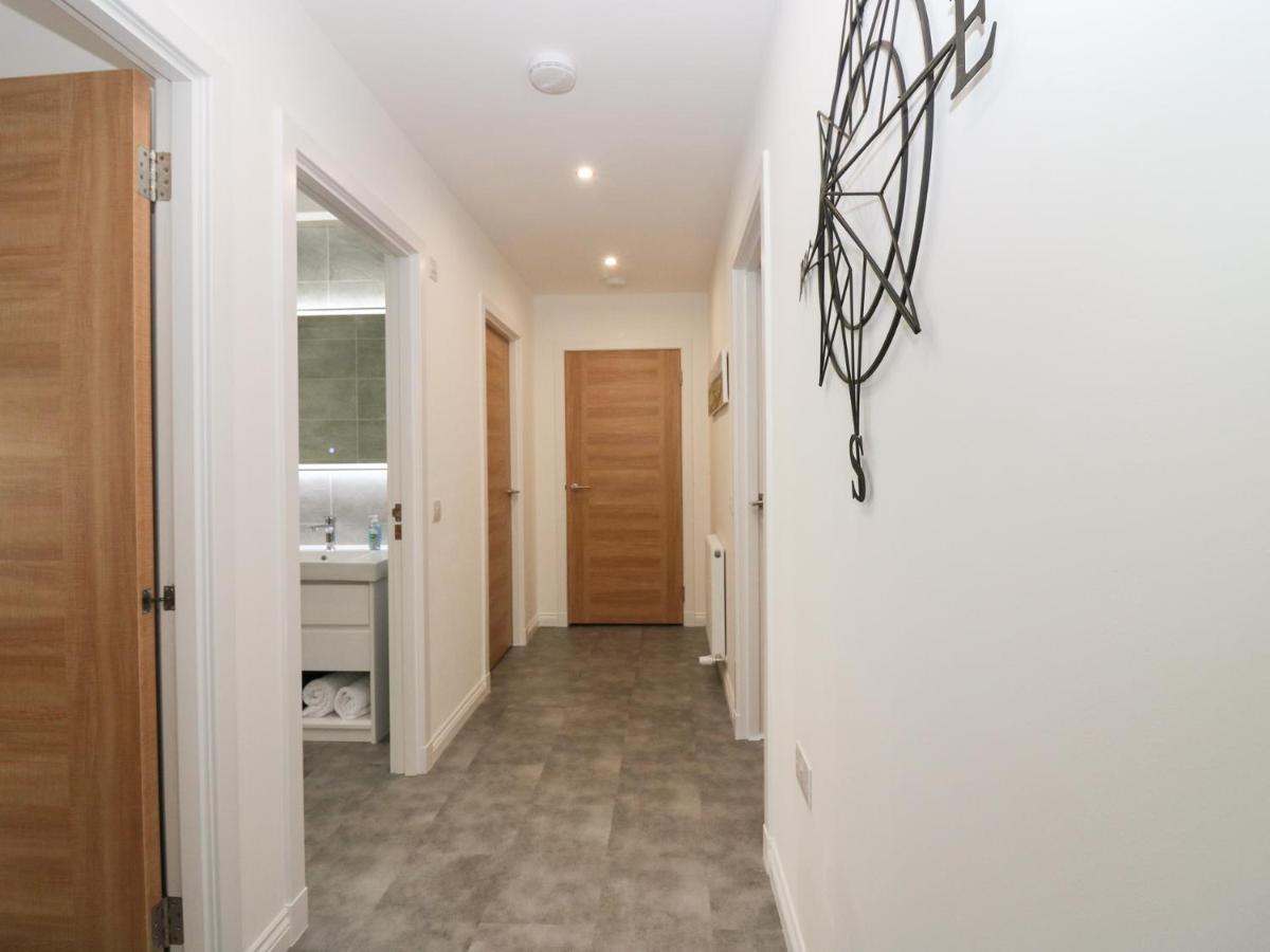 Ocean View Apartment Банф Екстериор снимка