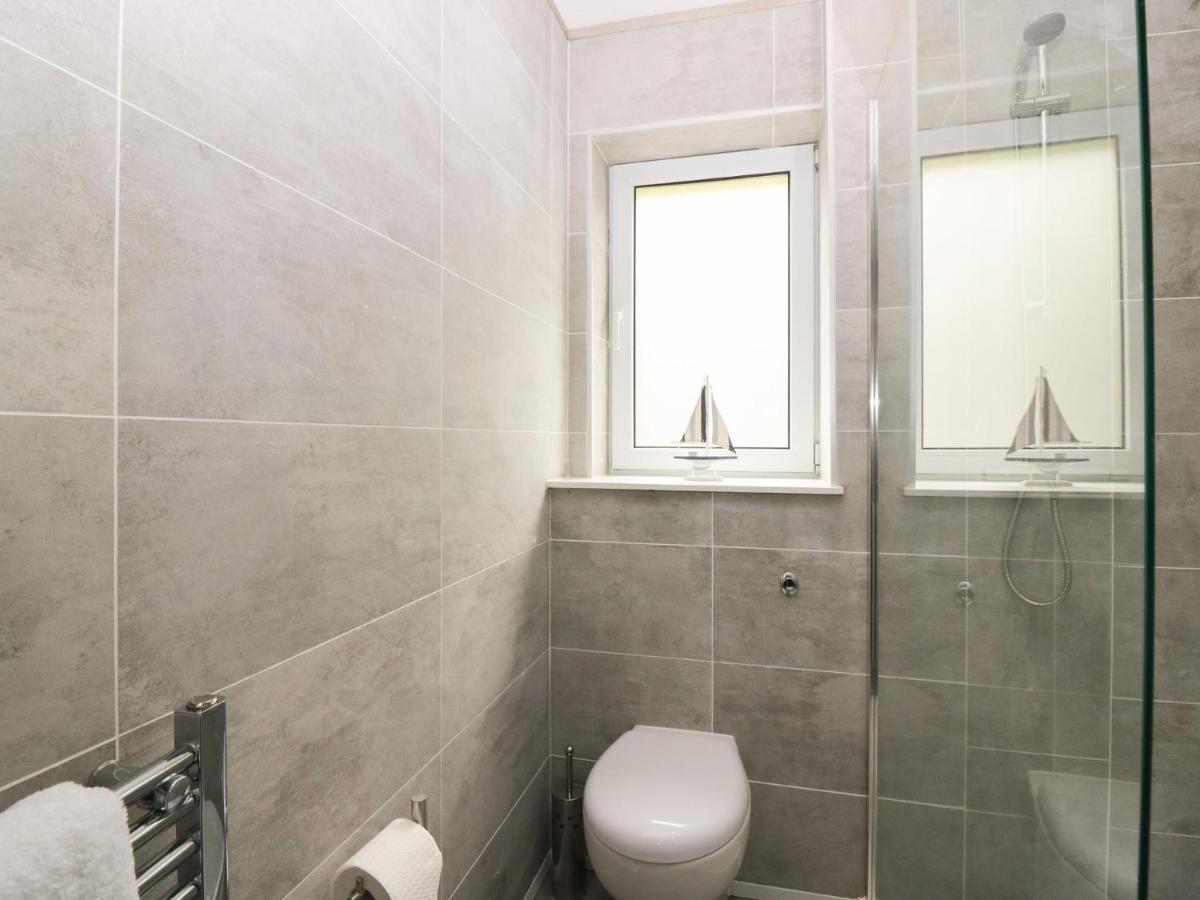 Ocean View Apartment Банф Екстериор снимка