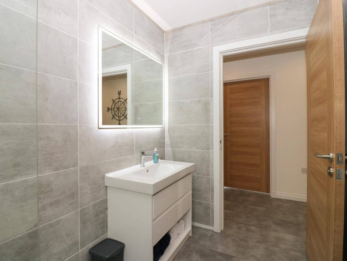 Ocean View Apartment Банф Екстериор снимка